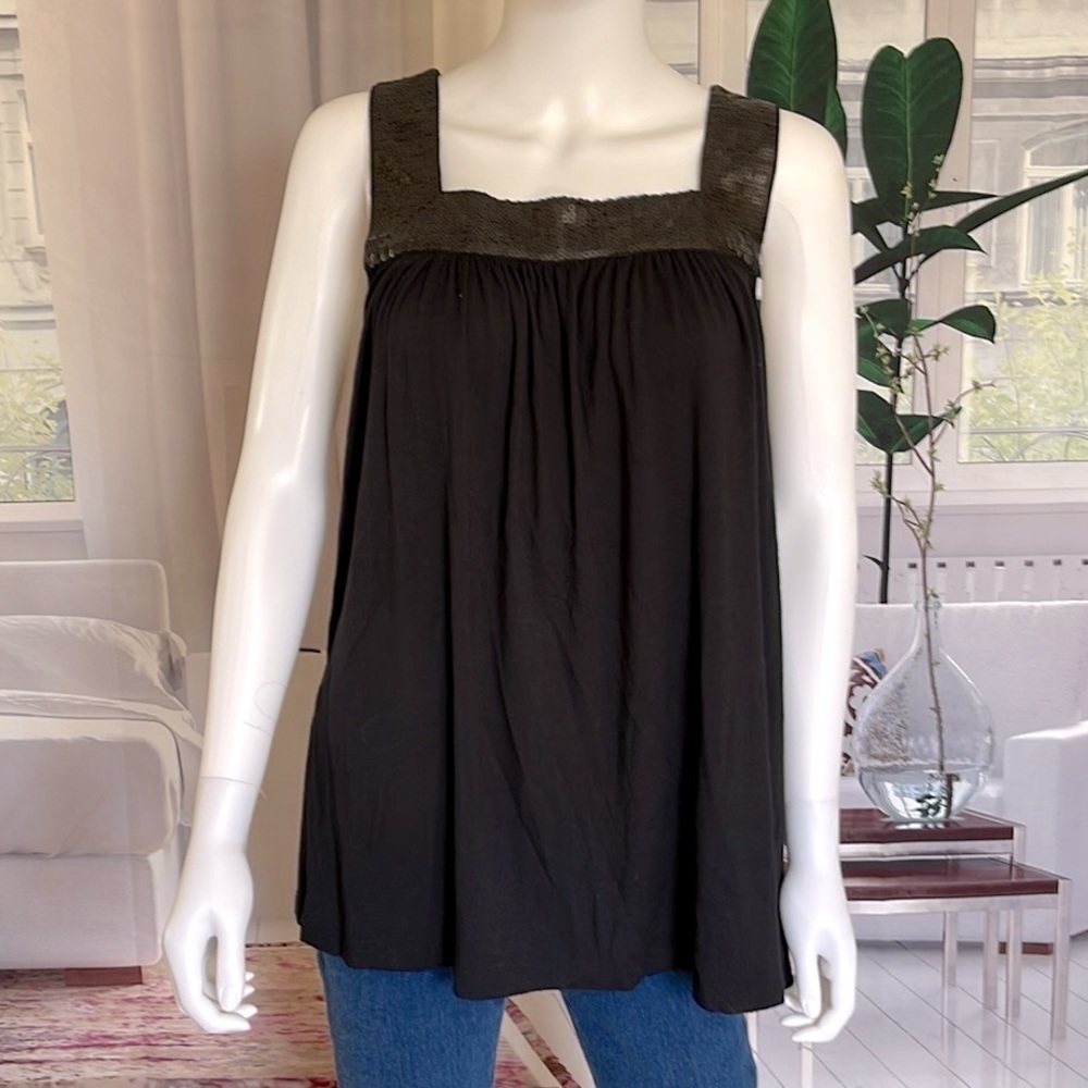 Apt. 9 Stretch Sequined Neckline Black Sleeveless Top. Size XL. P3/A2099